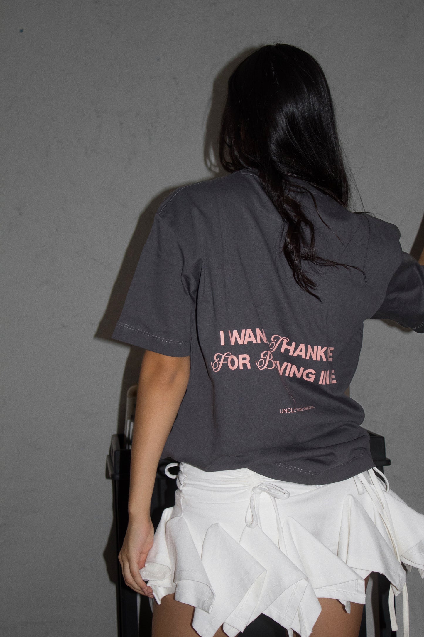CAMISETA I WANNA THANK ME GRIS