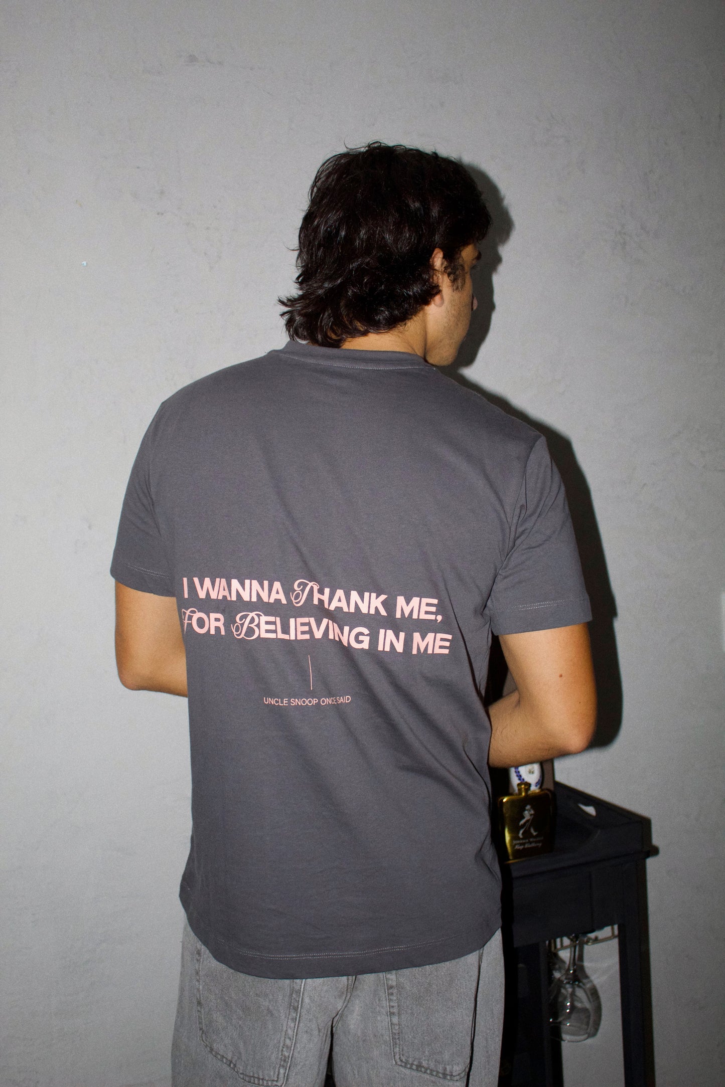 CAMISETA I WANNA THANK ME GRIS